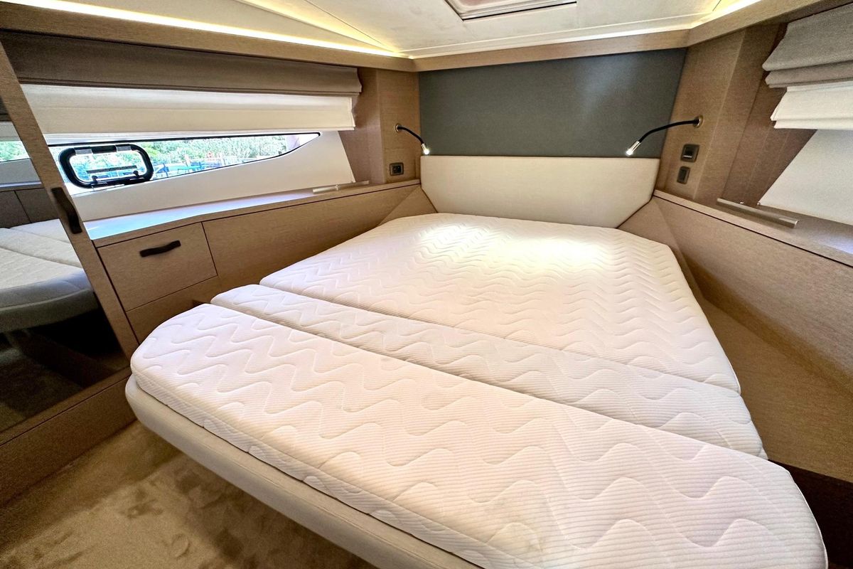 2023 Prestige 42 