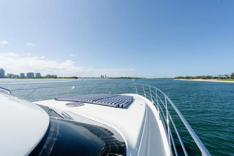 Infinite Yacht Photos Pics Warren Yachts 85 Motor Yacht cruising on open water, 1999 model.