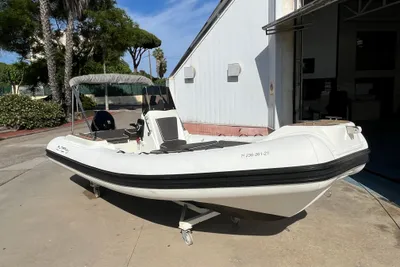 2021 Almarine Almar 585