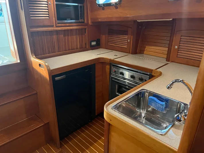 Songbird Yacht Photos Pics 