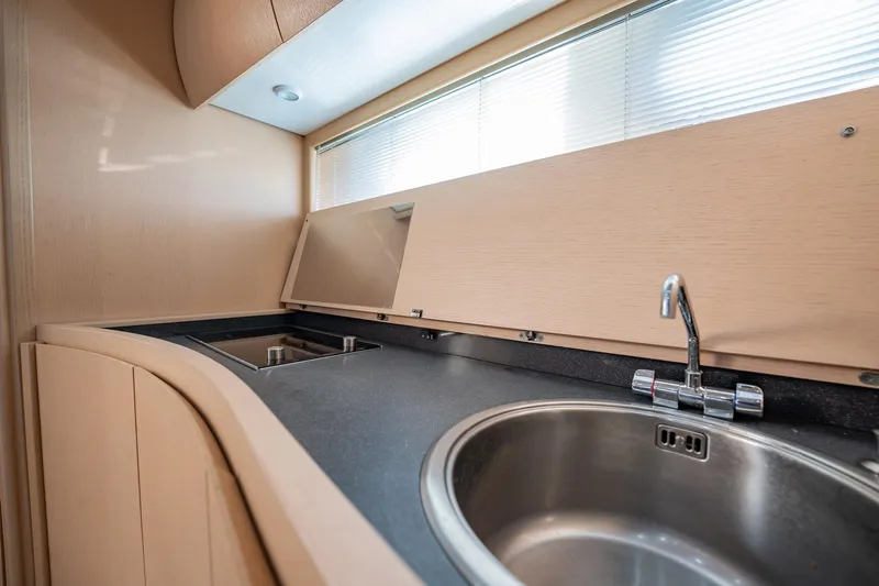 Justus Yacht Photos Pics 