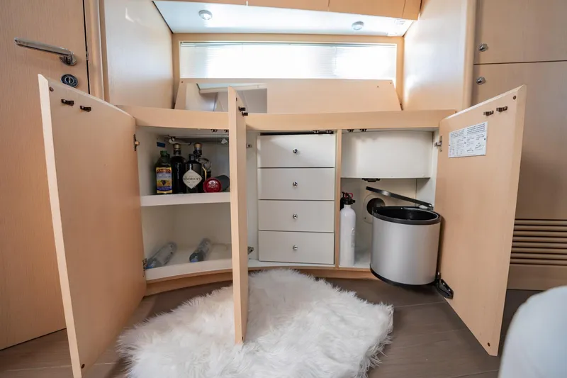 Justus Yacht Photos Pics 