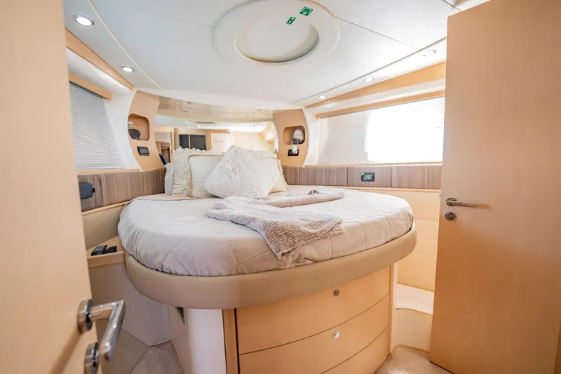 Justus Yacht Photos Pics 