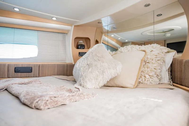 Justus Yacht Photos Pics 