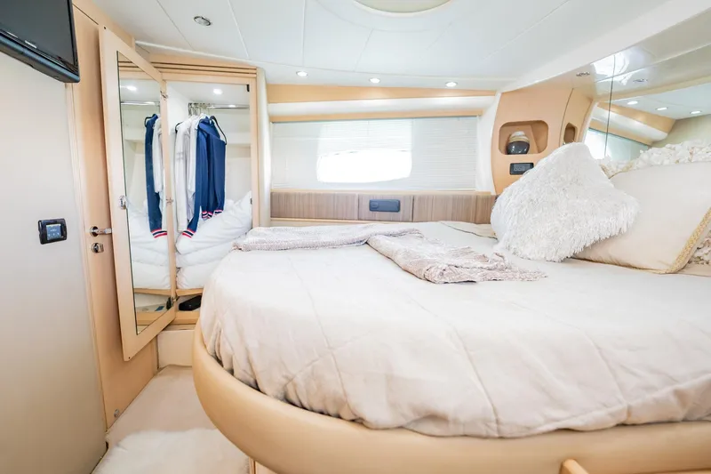 Justus Yacht Photos Pics 