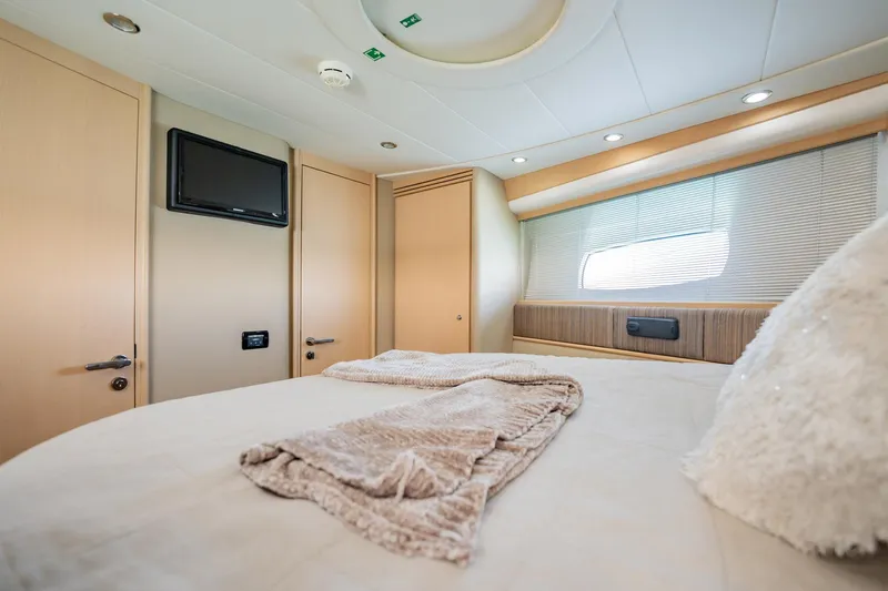 Justus Yacht Photos Pics 