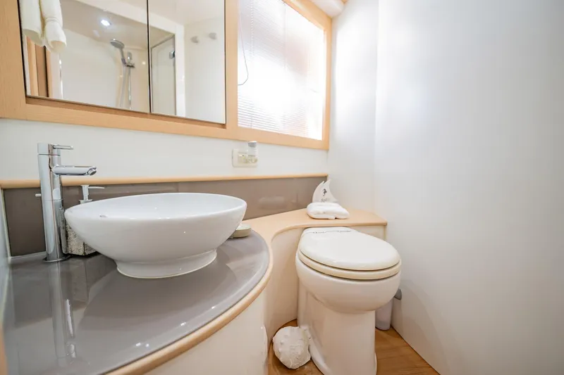 Justus Yacht Photos Pics 