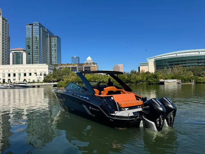  Yacht Photos Pics 2022 CRUISERS YACHTS 338 OB SOUTH BEACH EDITION - Image 4