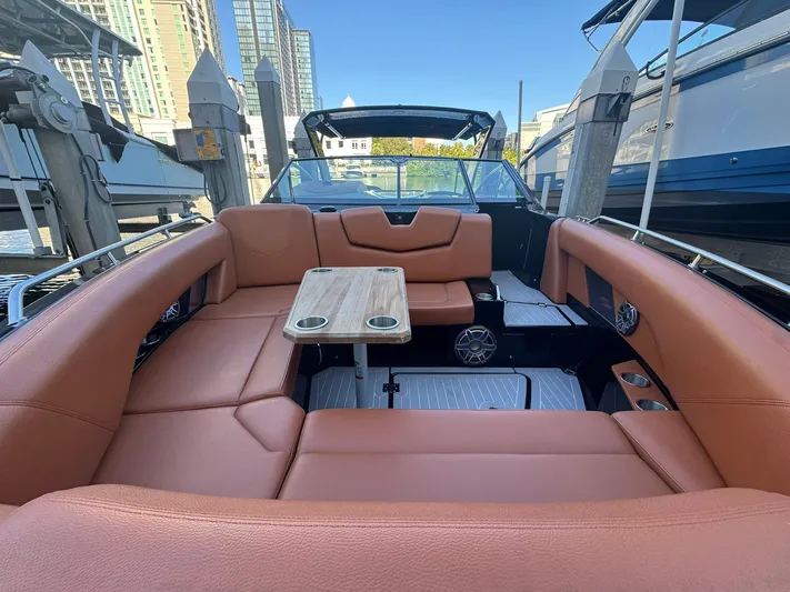  Yacht Photos Pics 2022 CRUISERS YACHTS 338 OB SOUTH BEACH EDITION - Image 31