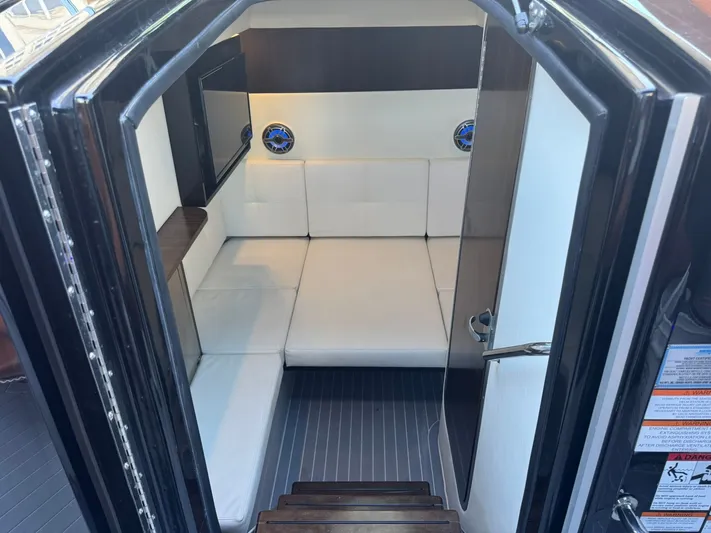  Yacht Photos Pics 2022 CRUISERS YACHTS 338 OB SOUTH BEACH EDITION - Image 37