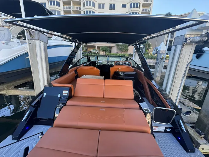  Yacht Photos Pics 2022 CRUISERS YACHTS 338 OB SOUTH BEACH EDITION - Image 50