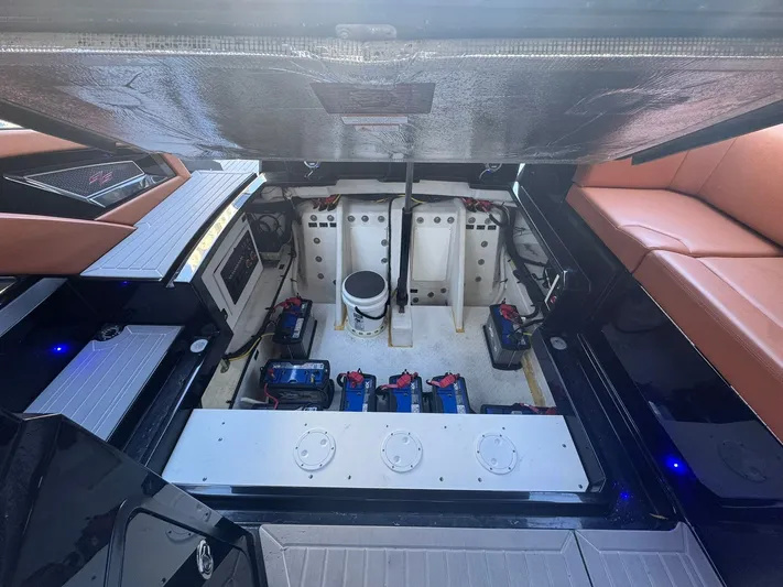  Yacht Photos Pics 2022 CRUISERS YACHTS 338 OB SOUTH BEACH EDITION - Image 56