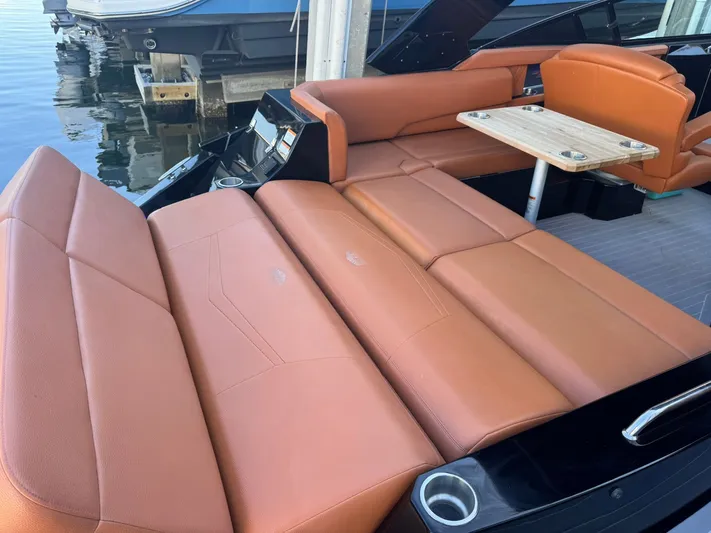  Yacht Photos Pics 2022 CRUISERS YACHTS 338 OB SOUTH BEACH EDITION - Image 52