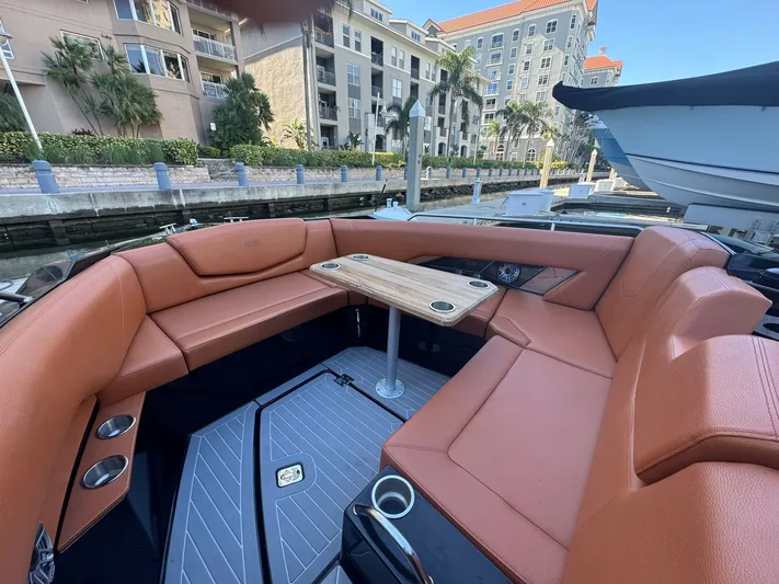  Yacht Photos Pics 2022 CRUISERS YACHTS 338 OB SOUTH BEACH EDITION - Image 29