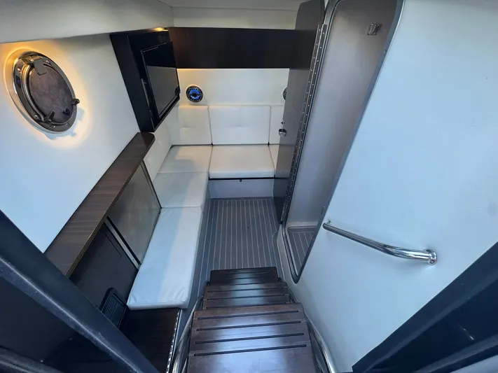  Yacht Photos Pics 2022 CRUISERS YACHTS 338 OB SOUTH BEACH EDITION - Image 36