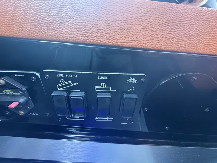  Yacht Photos Pics 2022 CRUISERS YACHTS 338 OB SOUTH BEACH EDITION - Image 22