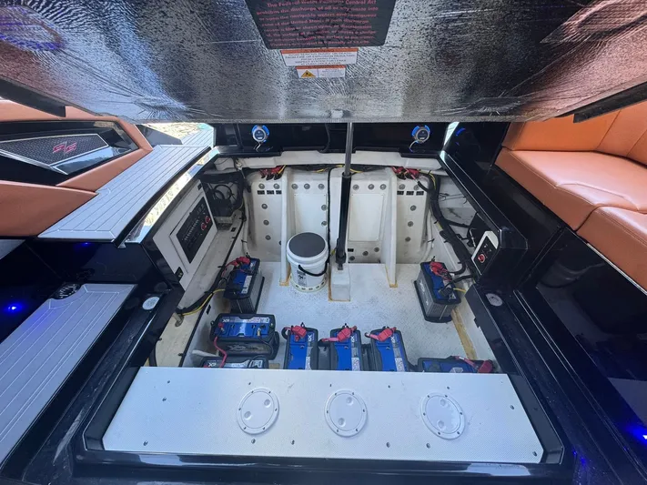  Yacht Photos Pics 2022 CRUISERS YACHTS 338 OB SOUTH BEACH EDITION - Image 57