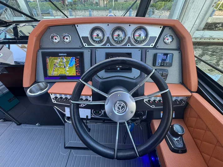  Yacht Photos Pics 2022 CRUISERS YACHTS 338 OB SOUTH BEACH EDITION - Image 15