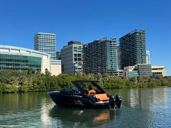  Yacht Photos Pics 2022 CRUISERS YACHTS 338 OB SOUTH BEACH EDITION - Image 12