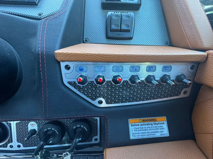  Yacht Photos Pics 2022 CRUISERS YACHTS 338 OB SOUTH BEACH EDITION - Image 20