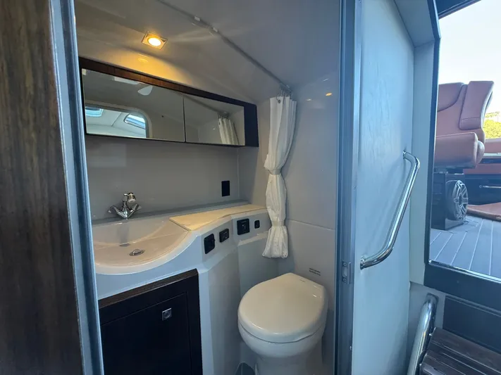  Yacht Photos Pics 2022 CRUISERS YACHTS 338 OB SOUTH BEACH EDITION - Image 42