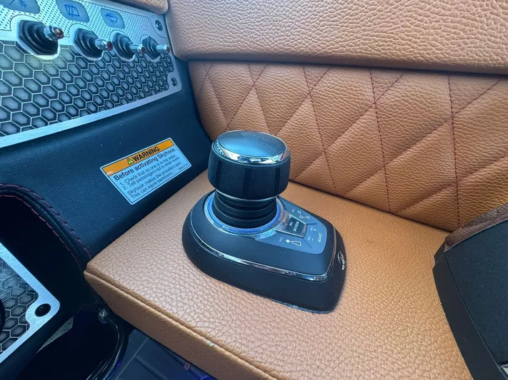  Yacht Photos Pics 2022 CRUISERS YACHTS 338 OB SOUTH BEACH EDITION - Image 24