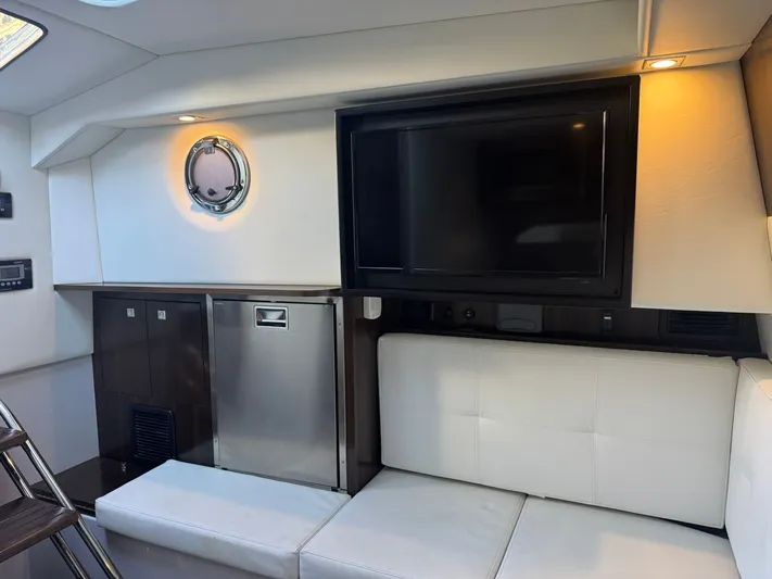  Yacht Photos Pics 2022 CRUISERS YACHTS 338 OB SOUTH BEACH EDITION - Image 40