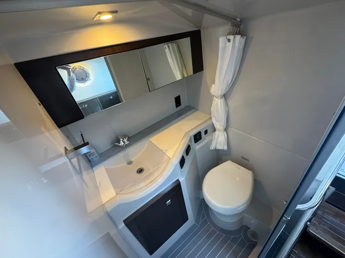  Yacht Photos Pics 2022 CRUISERS YACHTS 338 OB SOUTH BEACH EDITION - Image 41