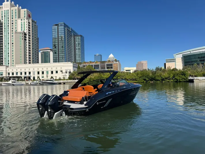  Yacht Photos Pics 2022 CRUISERS YACHTS 338 OB SOUTH BEACH EDITION - Image 8