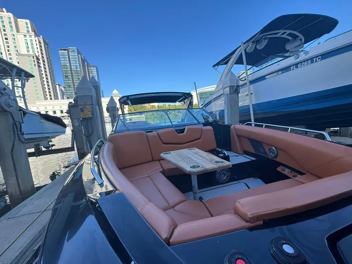  Yacht Photos Pics 2022 CRUISERS YACHTS 338 OB SOUTH BEACH EDITION - Image 30