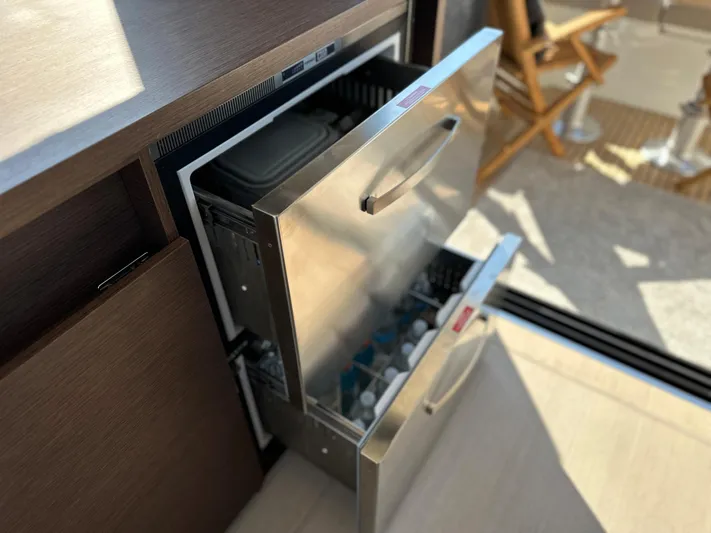 Meanwhile Yacht Photos Pics Prestige 420 S 2021 yacht with open stainless steel drawer refrigerator.
