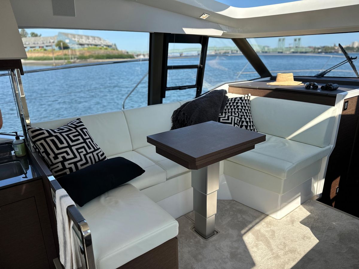 2021 Prestige 42 