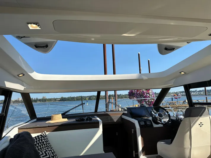 Meanwhile Yacht Photos Pics Interior of 2021 Prestige 420 S yacht with panoramic windows and waterfront view.