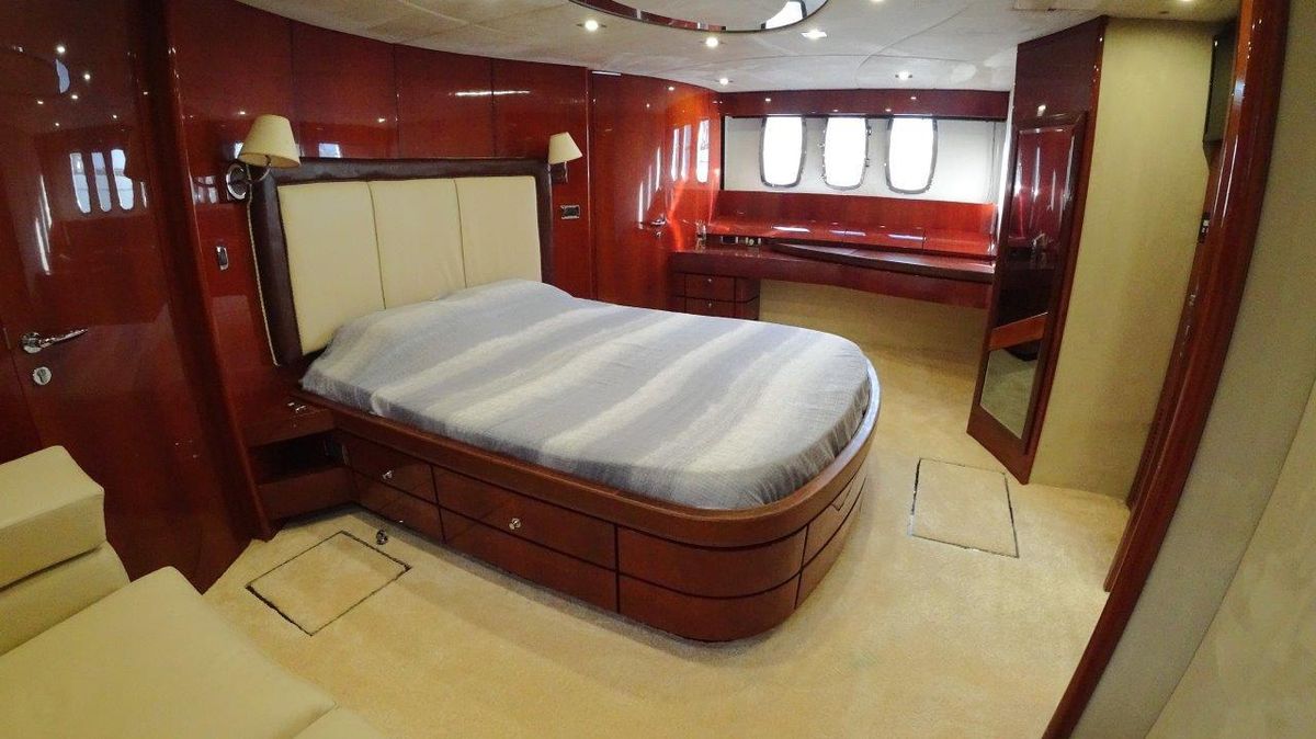 2004 Fairline 74 