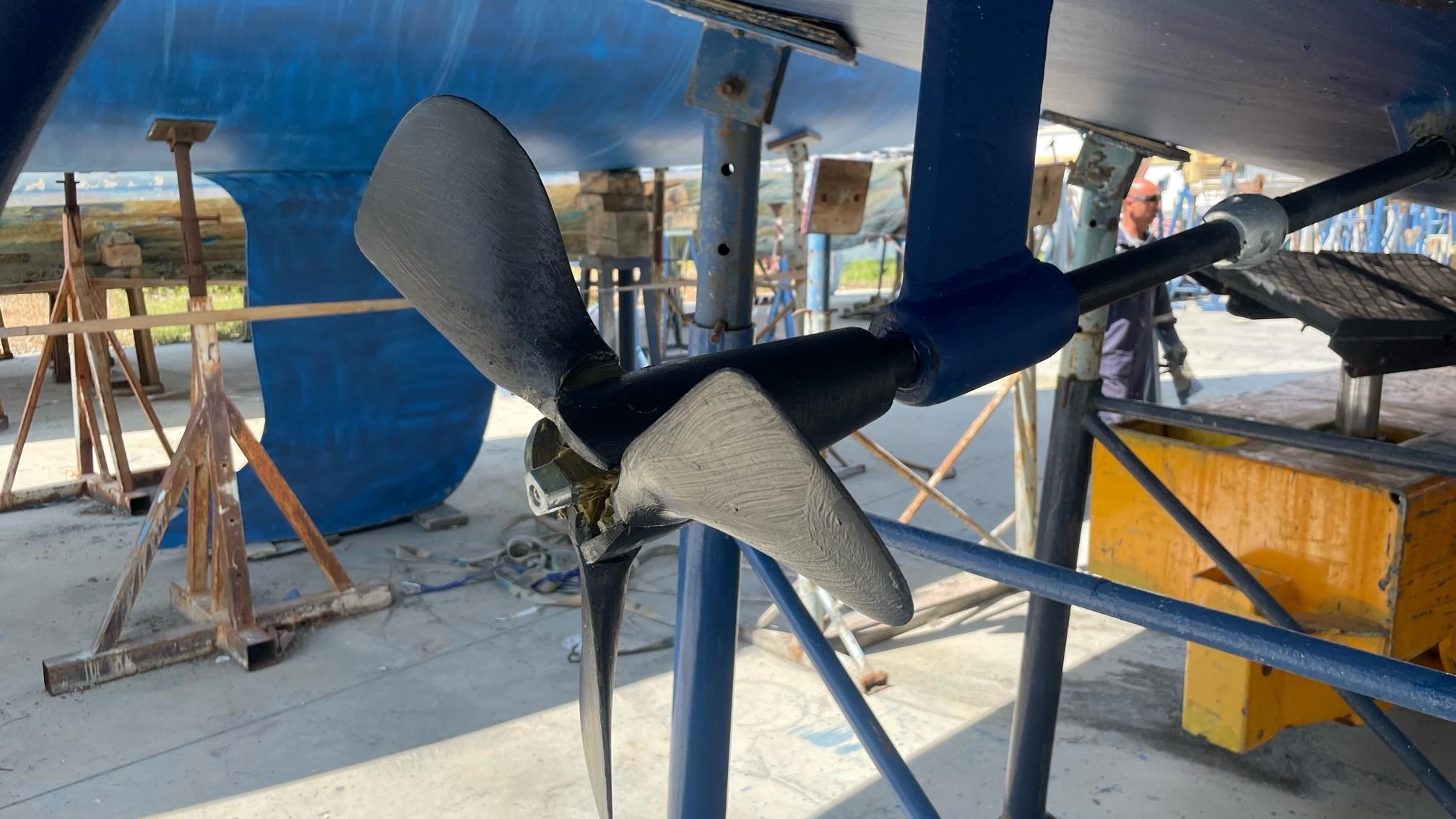 Propeller of Alpha 51 boat, 2003 model, in dry dock for maintenance.