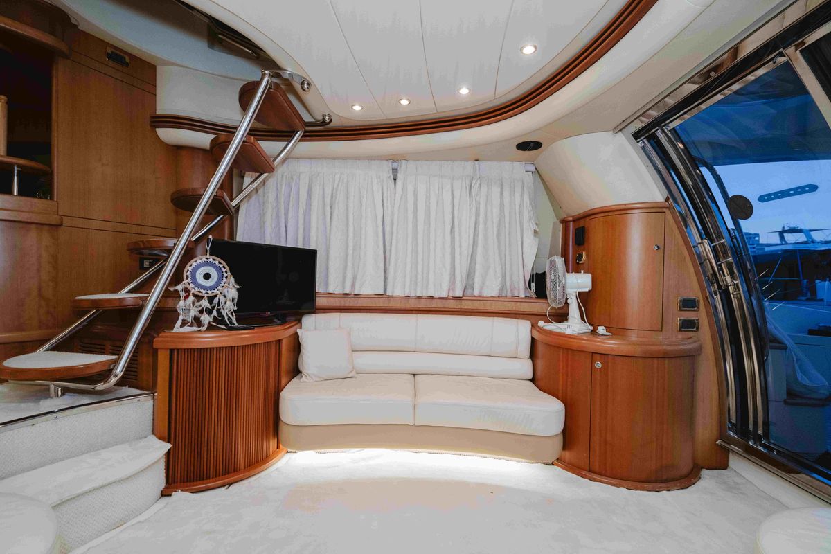 2008 Azimut 67 