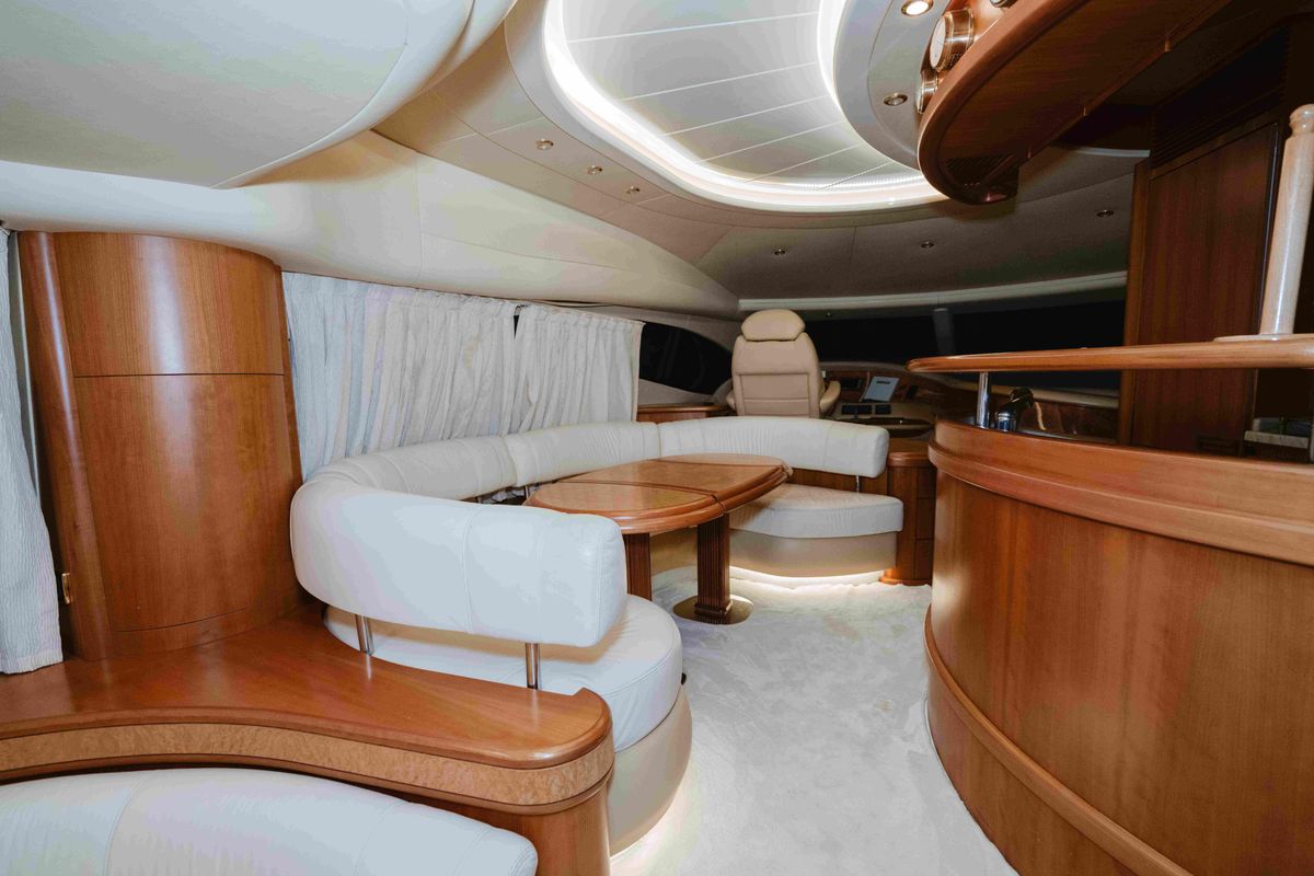 2008 Azimut 67 