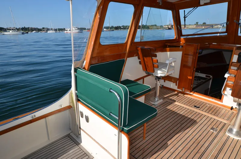 La Serenissima Yacht Photos Pics Port Settee