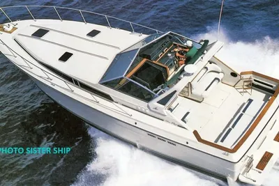 1989 Sea Ray 390 Express Cruiser