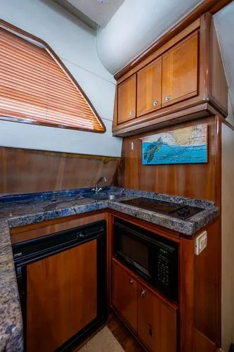 Vet Billz Yacht Photos Pics 2001 Bertram 390 - Image 28