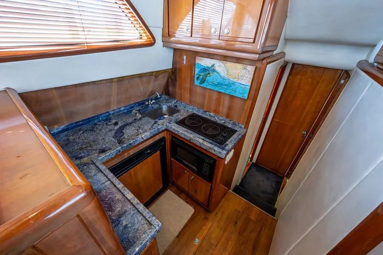 Vet Billz Yacht Photos Pics 2001 Bertram 390 - Image 26