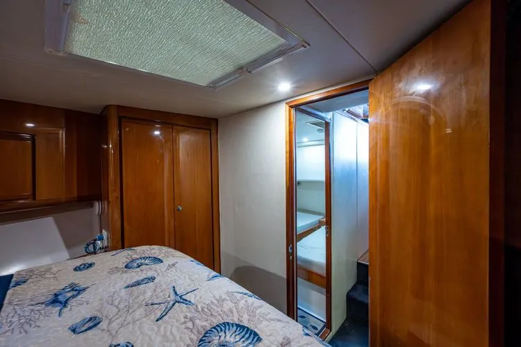 Vet Billz Yacht Photos Pics 2001 Bertram 390 - Image 31