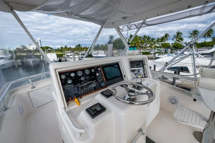 Vet Billz Yacht Photos Pics 2001 Bertram 390 - Image 17