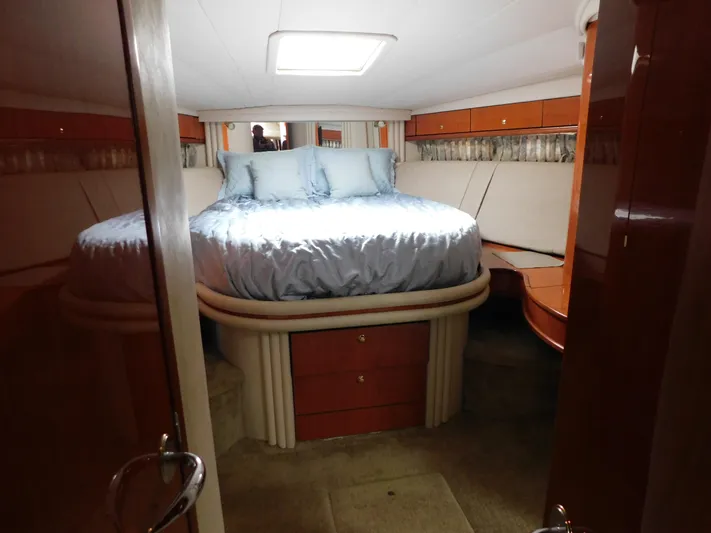  Yacht Photos Pics Luxurious bedroom interior of 2001 Sea Ray 510 Sundancer yacht with elegant bedding.