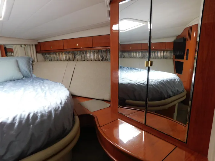  Yacht Photos Pics Luxurious cabin interior of 2001 Sea Ray 510 Sundancer yacht with mirrored closet.