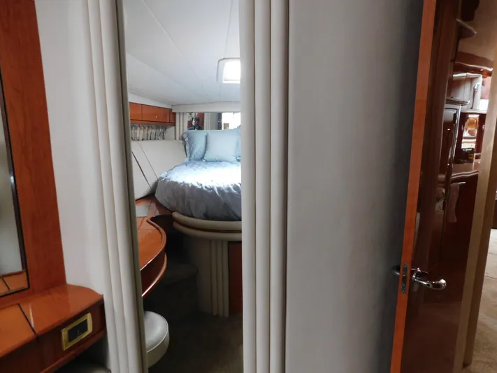  Yacht Photos Pics Interior of 2001 Sea Ray 510 Sundancer yacht, featuring a cozy bedroom with elegant furnishings.