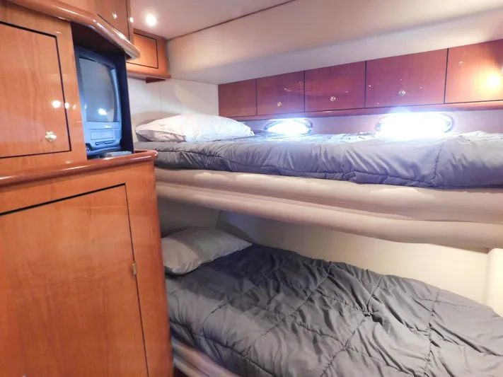  Yacht Photos Pics Interior cabin of 2001 Sea Ray 510 Sundancer with bunk beds and wooden cabinetry.