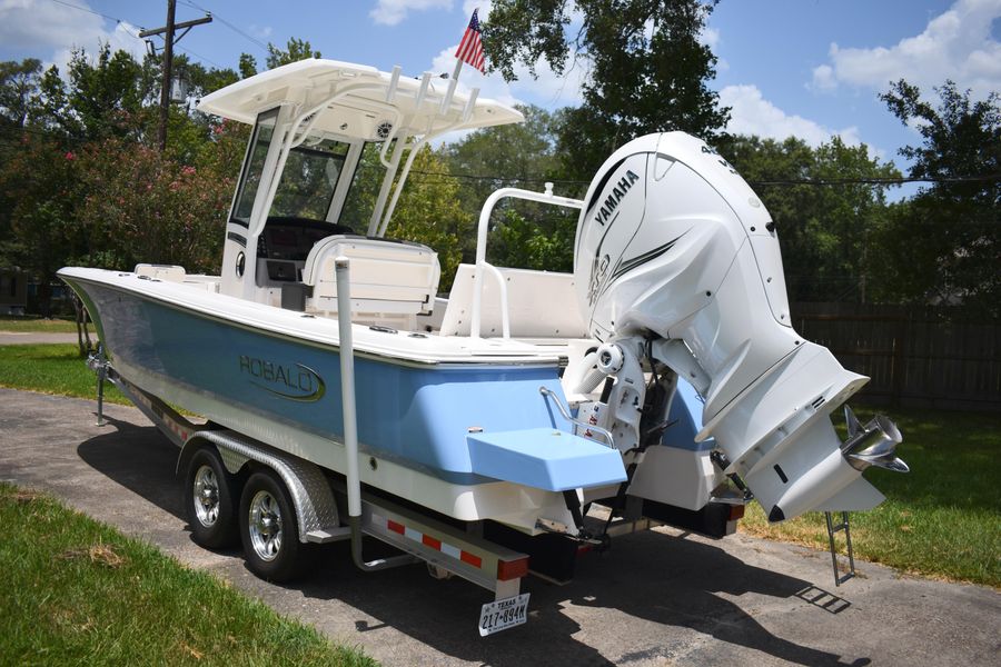 2022 Robalo 266 Cayman