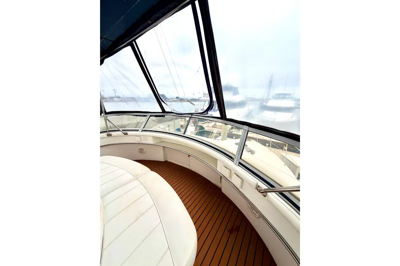 Lunasea Yacht Photos Pics 1996 Carver 500 Cockpit Motor Yacht interior with panoramic marina view.