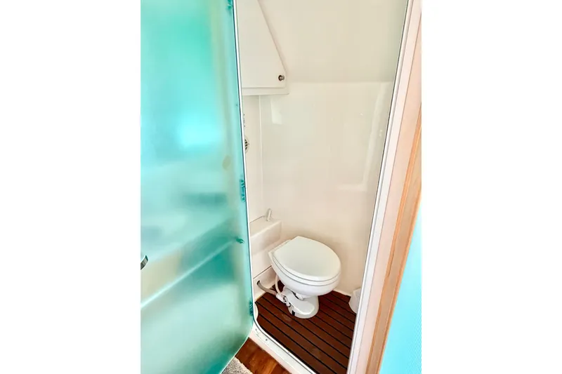 Lunasea Yacht Photos Pics Bathroom in 1996 Carver 500 Cockpit Motor Yacht with frosted glass door and wooden floor.
